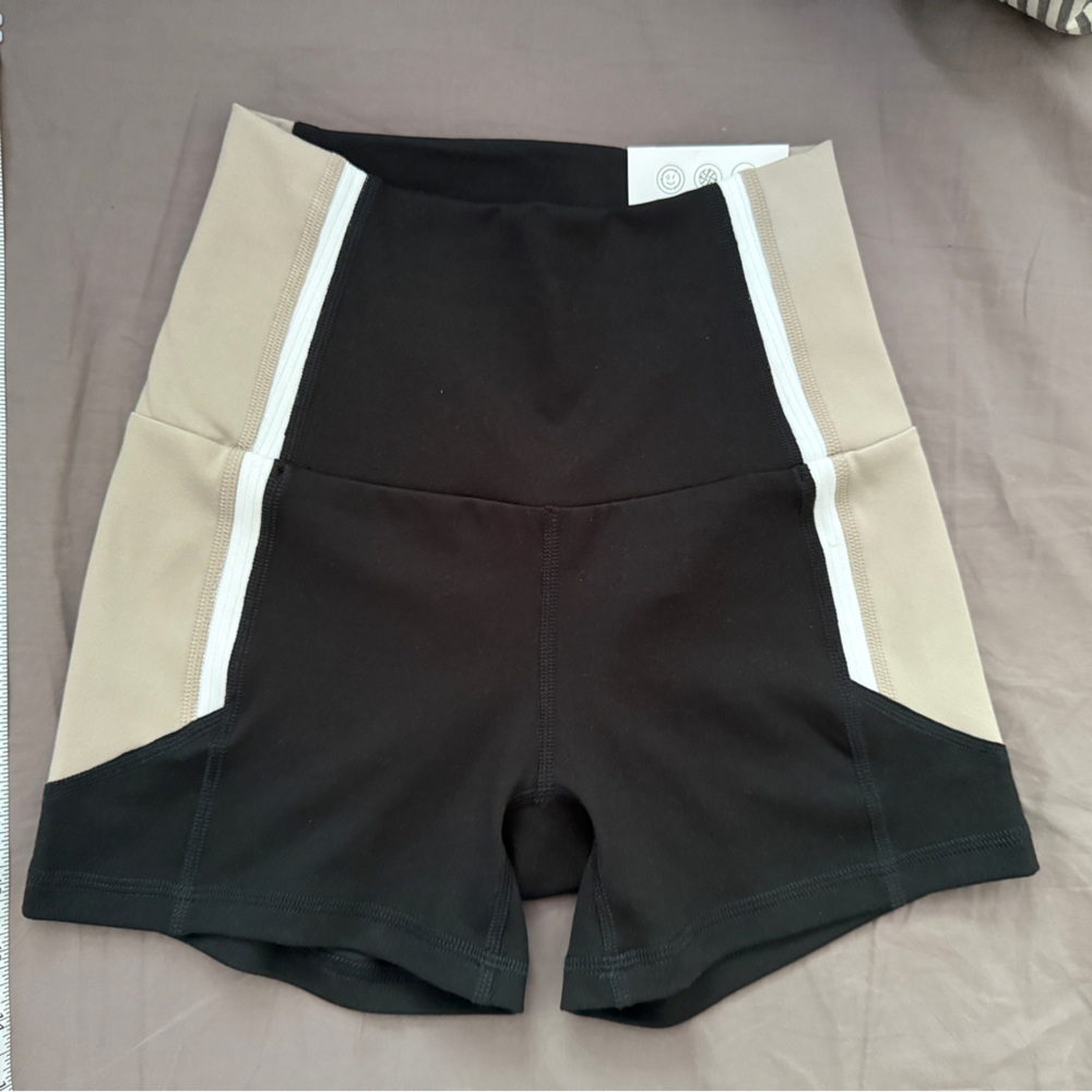 NWT Hollister Gilly Hicks Black and Tan recharge 4way stretch short